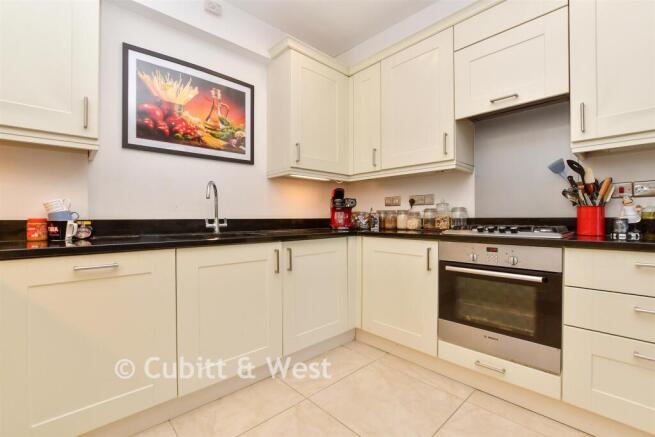 Kitchen / Lounge