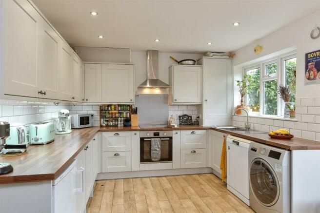 Kitchen/ Dining Room