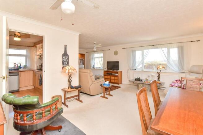Lounge/ Dining Room