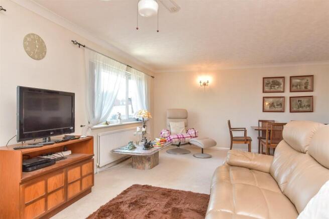 Lounge/ Dining Room