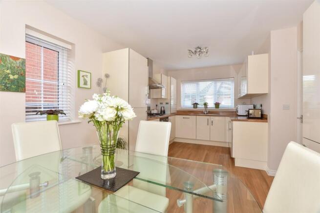 Kitchen/ Dining Room