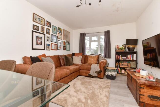Lounge/Dining Area