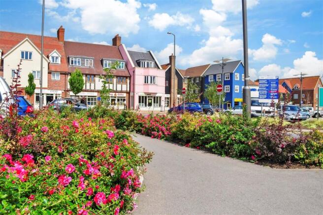 Lintott Square