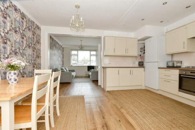 Kitchen/Dining Area