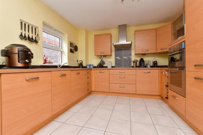 Kitchen / Lounge