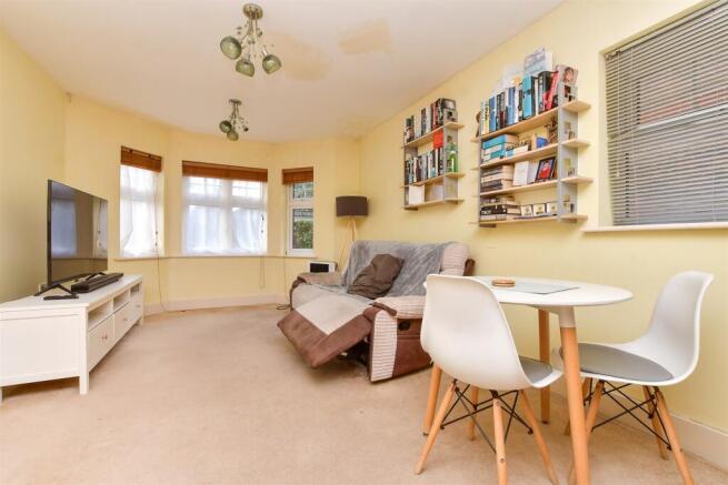 Kitchen / Lounge