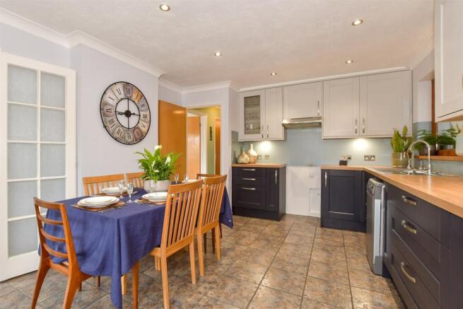 Kitchen/ Breakfast Room