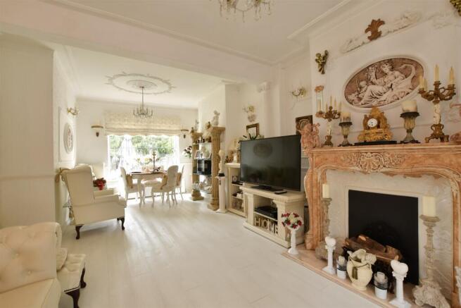 Lounge/Dining Room
