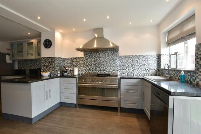 Kitchen/Dining Area