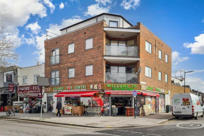 2 bedroom flat for sale in Chingford Mount Road Chingford E4