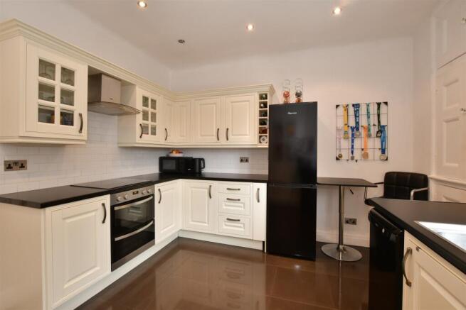 Kitchen/ Breakfast Room