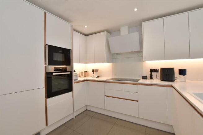 Kitchen/ Dining Room