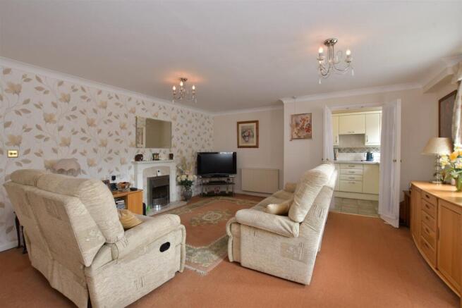Lounge/Dining Room