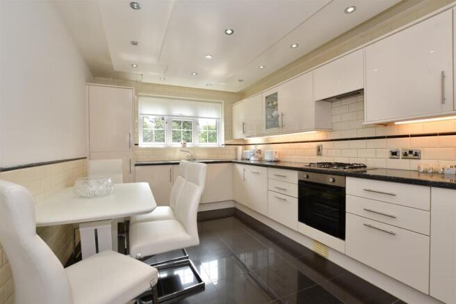 Kitchen/ Dining Room