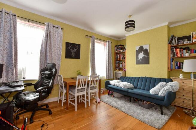 Lounge/Dining Area