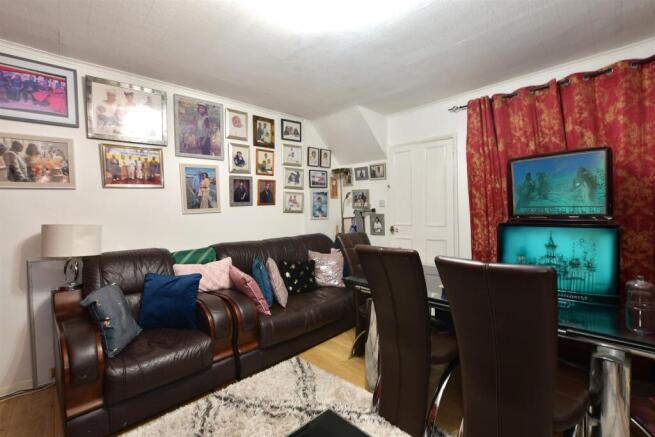 Lounge/Dining Area