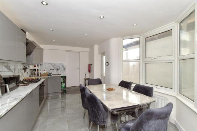 Kitchen/ Breakfast Room