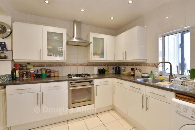 Kitchen/ Dining Room