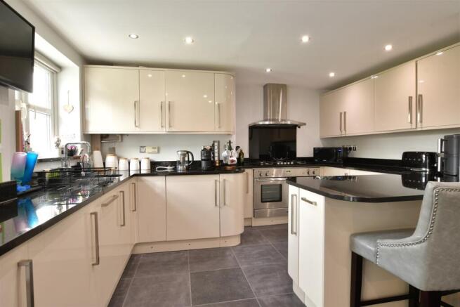 Kitchen/Breakfast Area