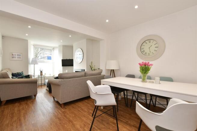 Lounge/Dining Room