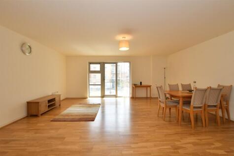 Queen Mary Avenue, South Woodford