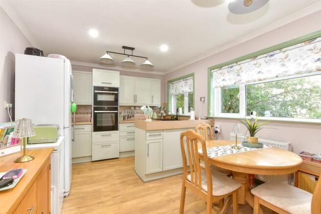 Kitchen/ Dining Room