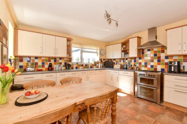 Kitchen/ Dining Room