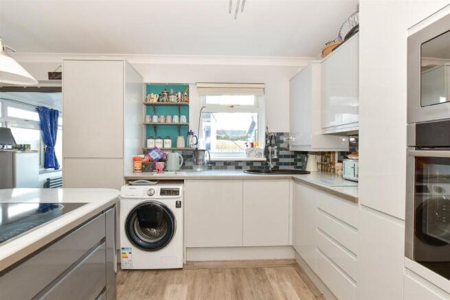Kitchen/ Dining Room