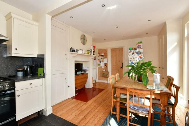 Kitchen/ Dining Room