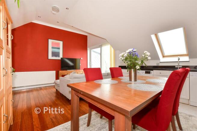 Kitchen/ Living Room