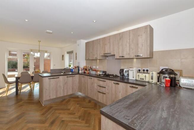 Kitchen/ Breakfast Room