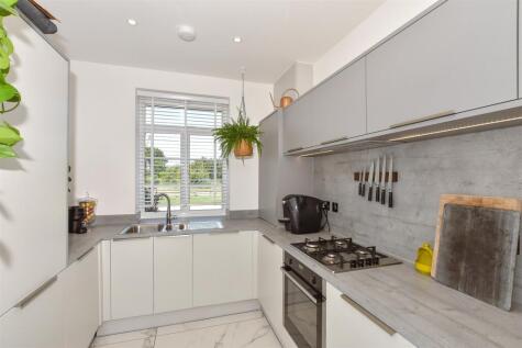 Broadbank Way, Canterbury, Kent