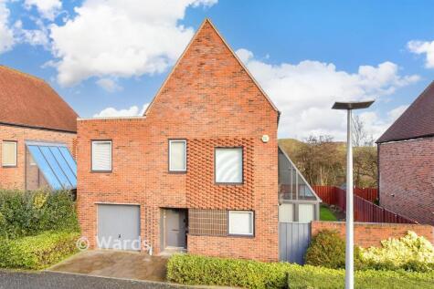 Elliotts Way, Chatham, Kent