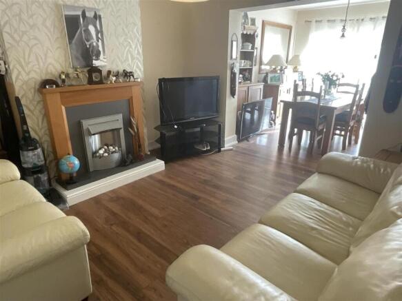 Lounge/Dining Area
