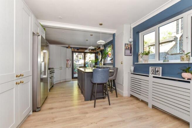 Kitchen/ Breakfast Area