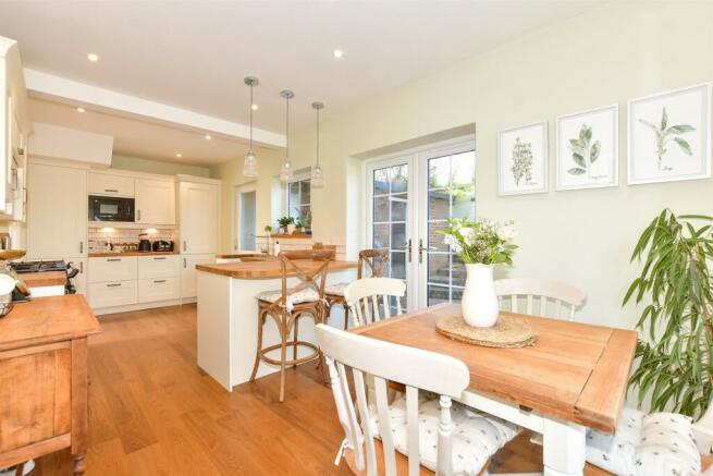 Kitchen/ Breakfast Room