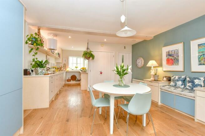 Kitchen/ Dining Area