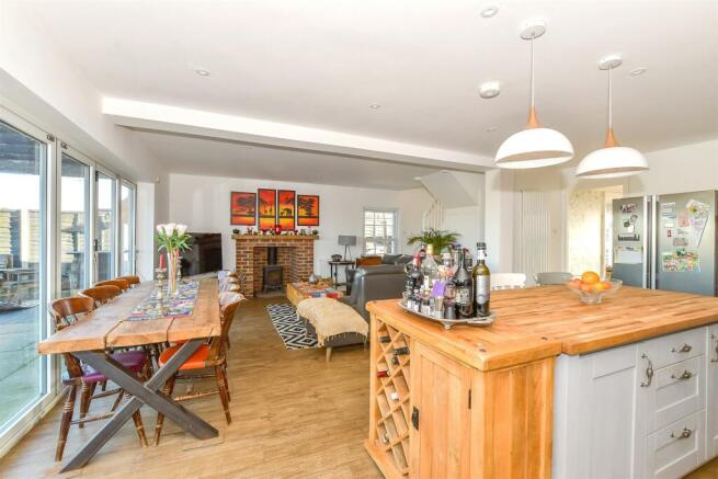 Kitchen/ Diner/ Lounge