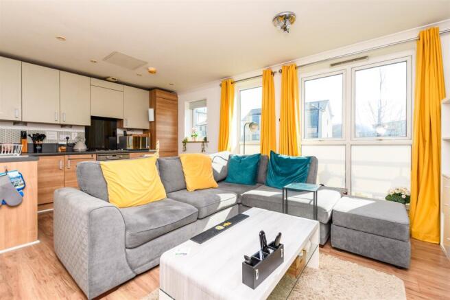 Lounge/Kitchen