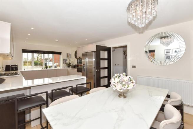 Kitchen/Breakfast Area