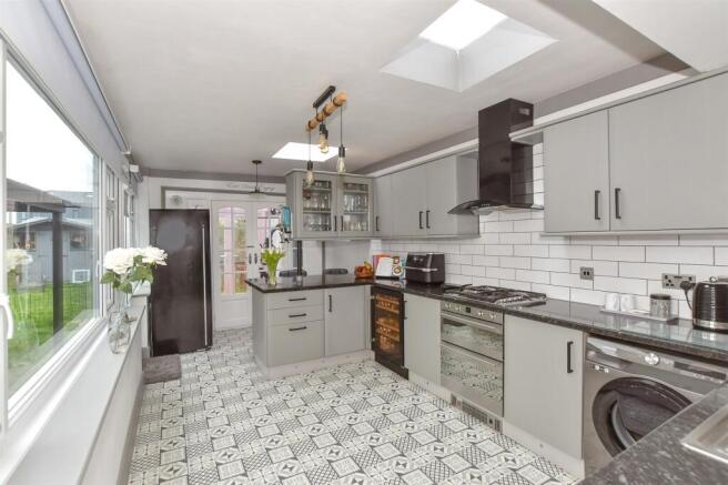Kitchen/ Breakfast Room
