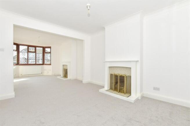 Lounge/Dining Area