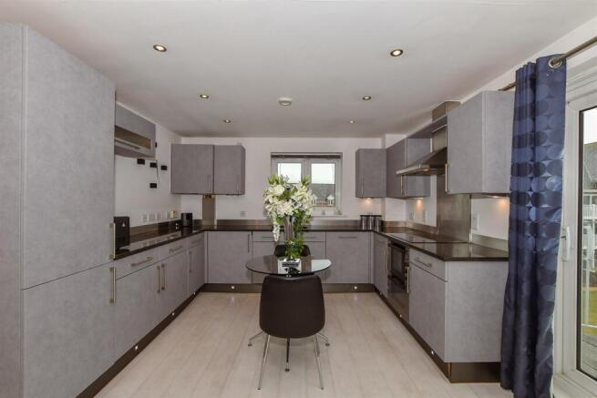 Kitchen/Living Area