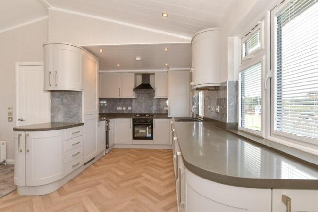 Kitchen/Lounge/ Dining Area