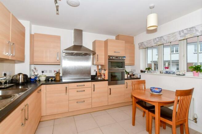 Kitchen/ Breakfast Room