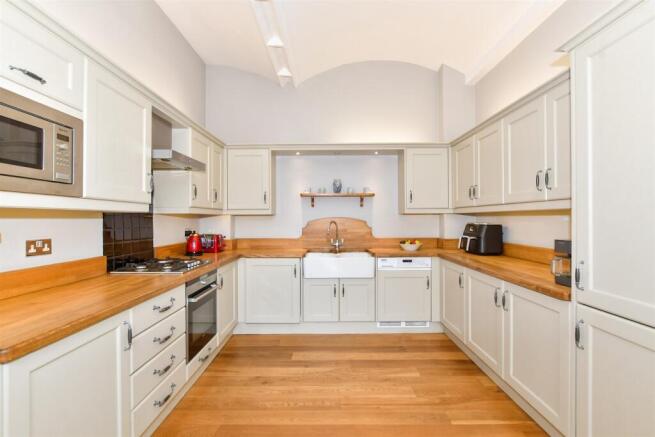 Kitchen/ Breakfast Room