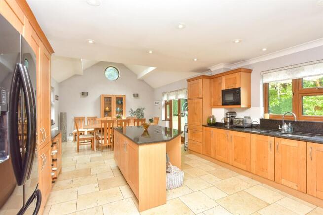 Kitchen/Breakfast Area