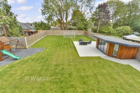 Fawkham Avenue, New Barn, Kent