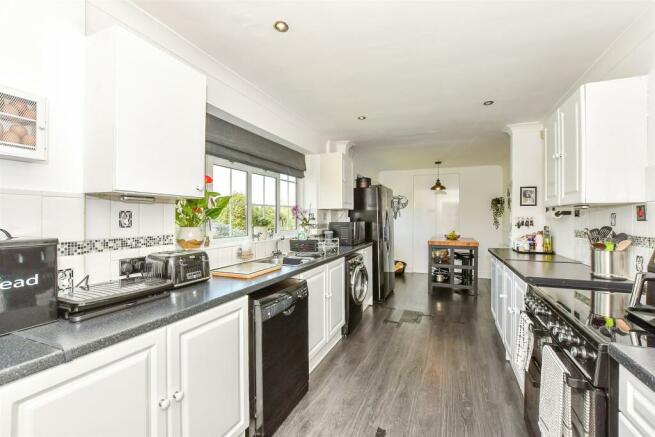 Kitchen/ Dining Area