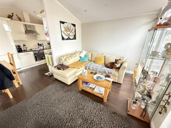 Lounge/Kitchen